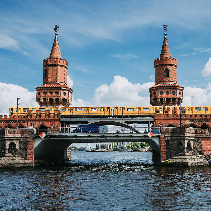 Linking east and west, Friedrichshain and Kreuzberg – Berlin’s landmark the Oberbaum Bridge