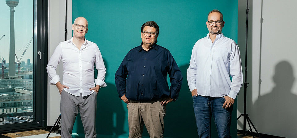 Caeli Wind founders Heiko Bartels and Ben Schlemmermeier with managing director Andreas Rieckhoff.