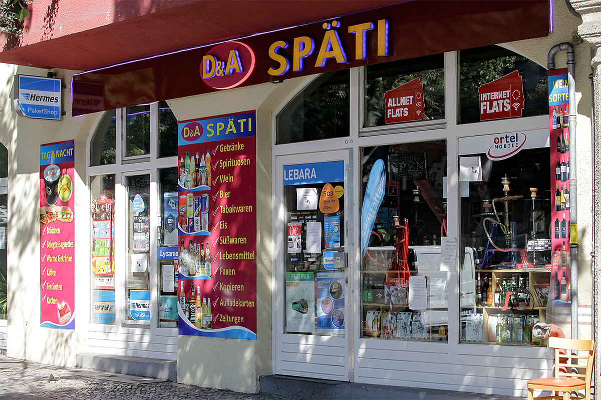 Open all hours – a typical Berlin “Späti” stays open until late into the night and usually sells cigarettes and alcohol.