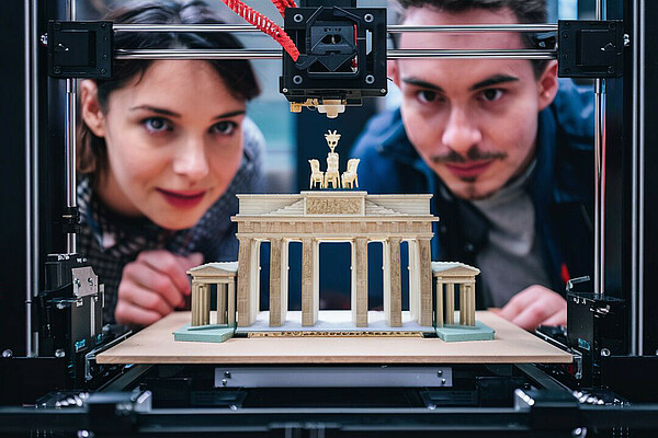 The Brandenburg Gate in a 3D printer
